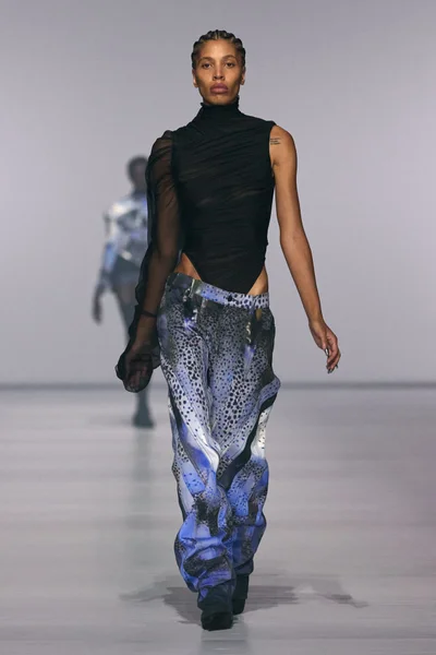 Look 15